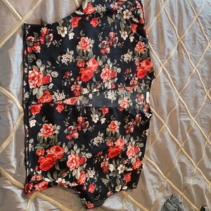 SOLD- Red floral short kimono w/ large arm openings